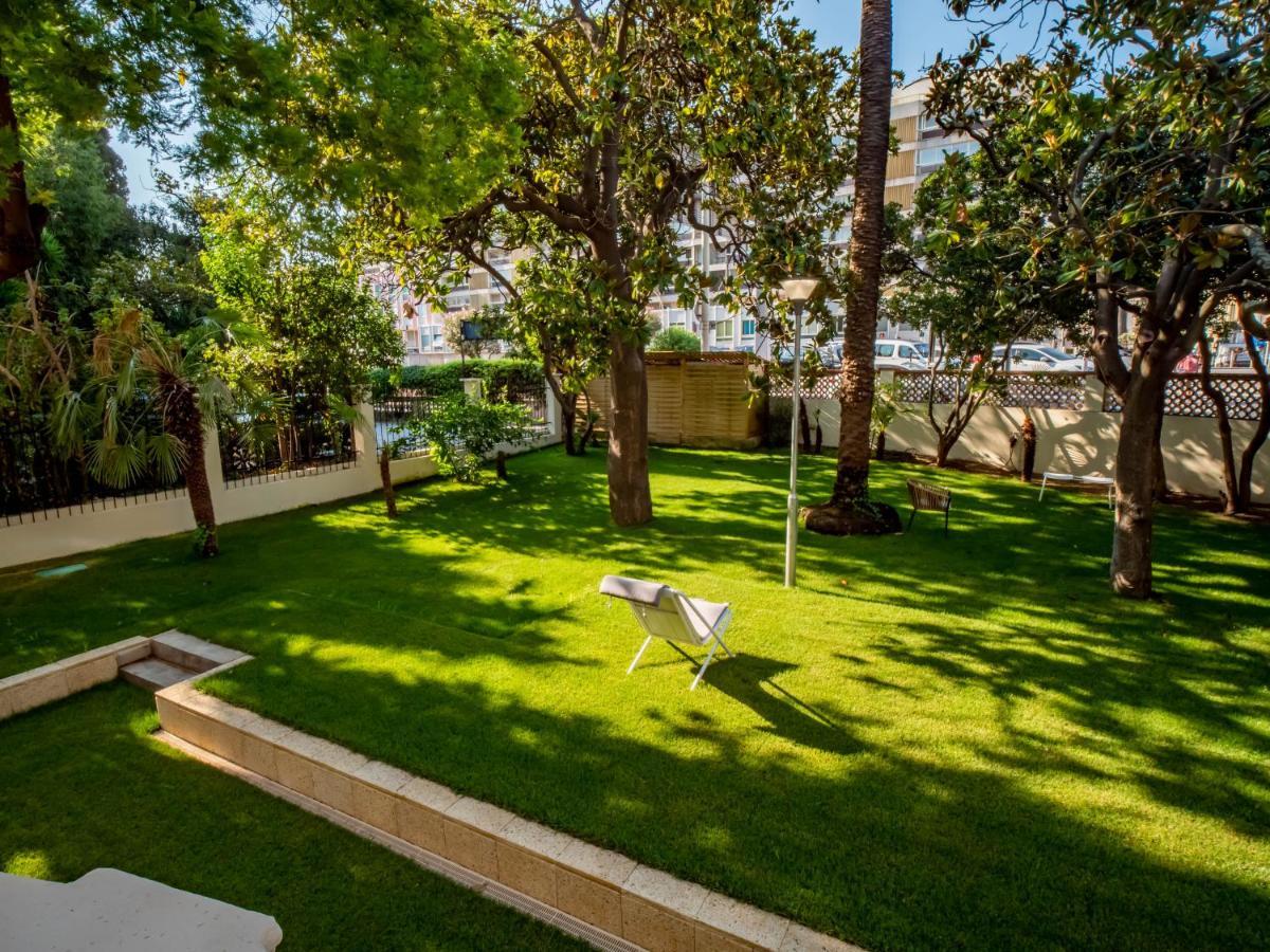 Banana'S Camp Hostel Cannes Exterior photo