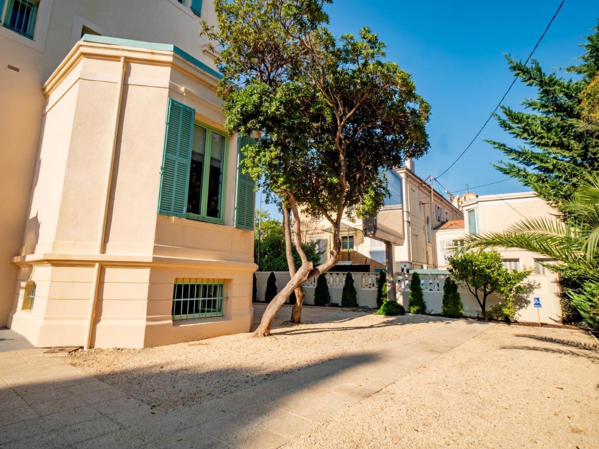 Banana'S Camp Hostel Cannes Exterior photo