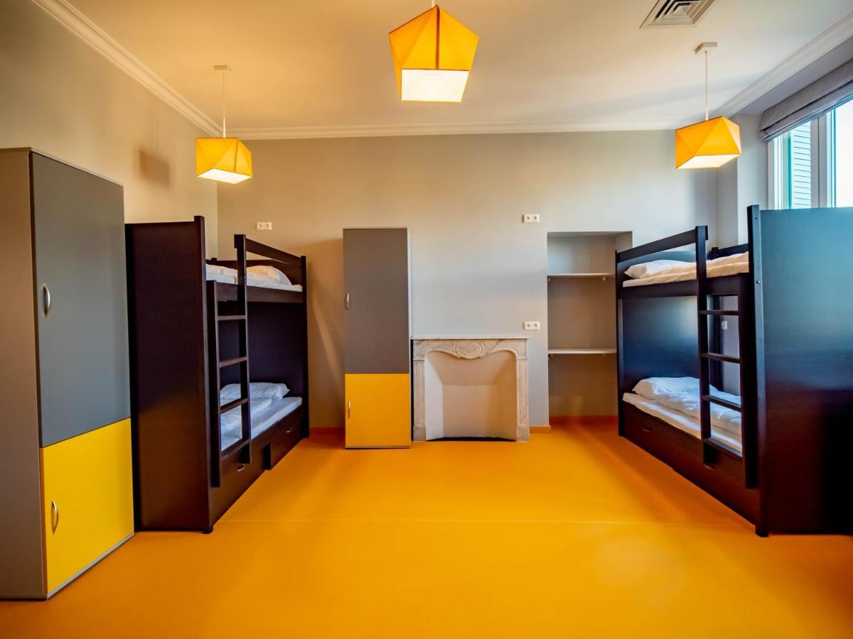 Banana'S Camp Hostel Cannes Exterior photo