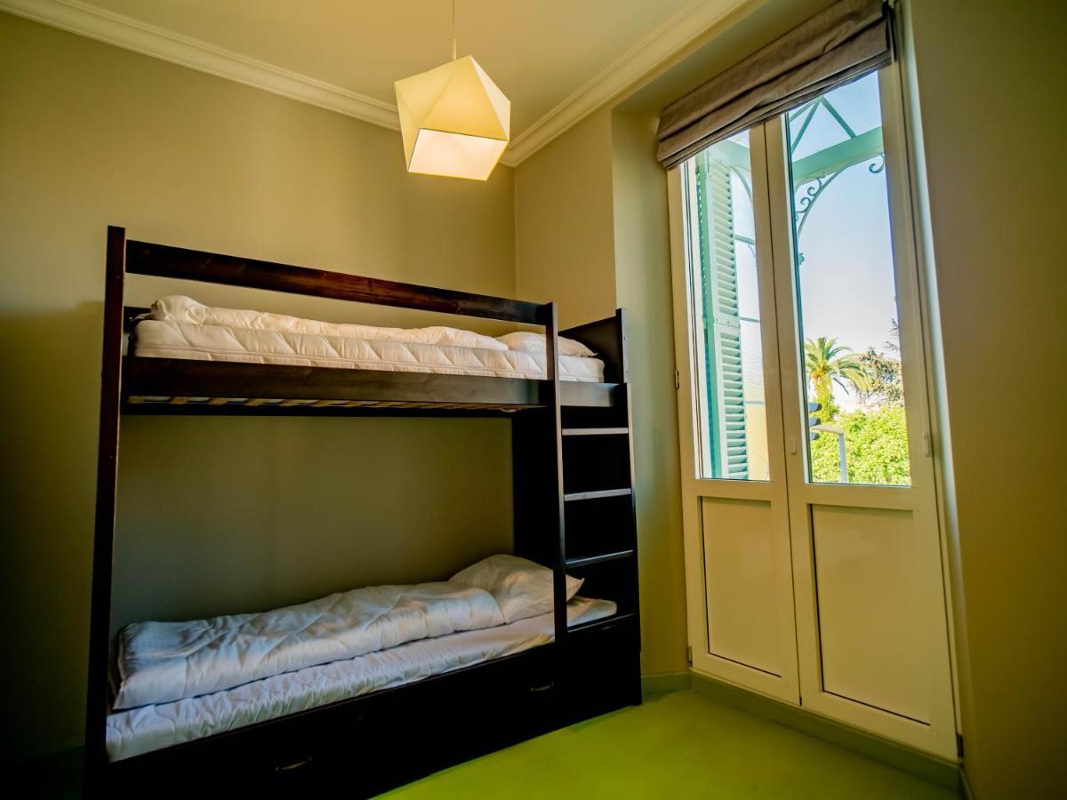 Banana'S Camp Hostel Cannes Exterior photo