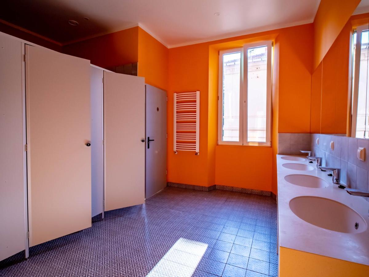 Banana'S Camp Hostel Cannes Exterior photo